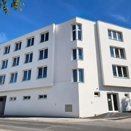 Brand New Penthouse #35 Near Center With Free Parking Apartman