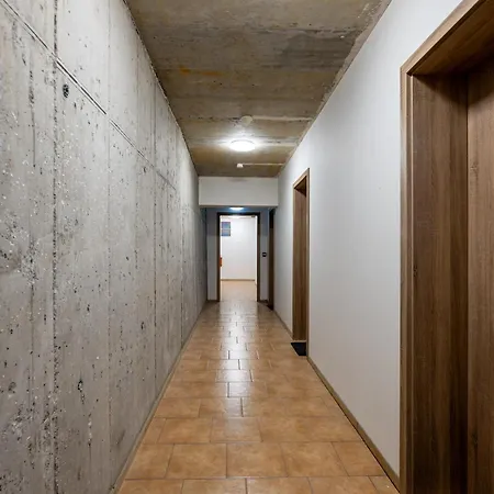 Brand New Penthouse #35 Near Center With Free Parking Апартаменты